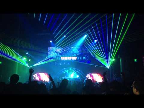 Showtek drops Chuckie & Junxterjack - Make Some Noise (Live at the Yost Theater)