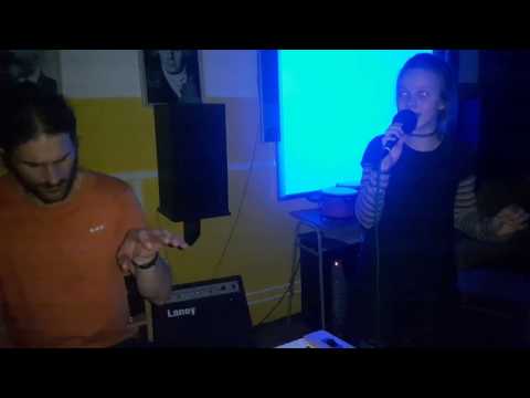 Voda voděnka ( cover ) autor Z. Svěrák a J. Uhlíř - Daniela Ulrichová 11let