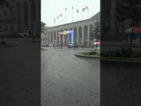 Fuerte lluvia en Quetzaltenango, no hay energía eléctrica en el Parque Central de Xela, Guatemala.
