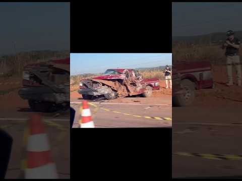 Grave acidente entre carreta e caminhonete deixa um morto na BR-163