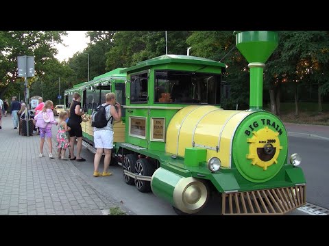 Dźwirzyno 2024 - deptak i plaża pod koniec dnia