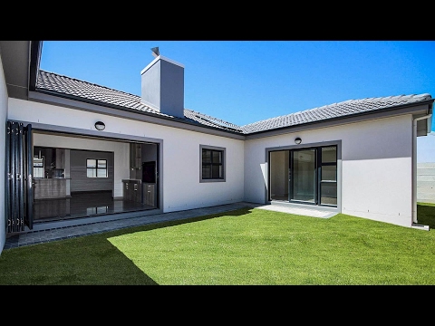 4 Bedroom House for sale in Western Cape | Cape Town | Tableview And Blouberg | Parklan |