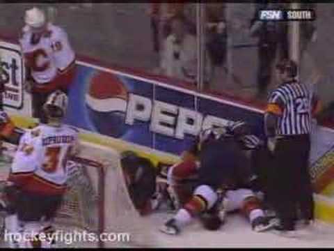 Robyn Regehr vs Jordin Tootoo