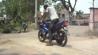 preview picture of video 'Yamaha R15 Burn out / Scott, Steve n Hunky / Kolkata, India'