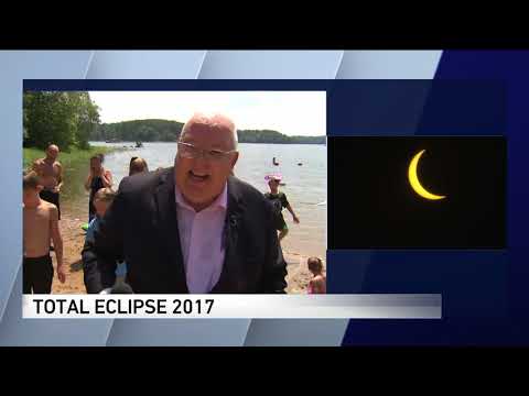 WGN-TV Chief Meteorologist Tom Skilling cries, chokes up during eclipse coverage