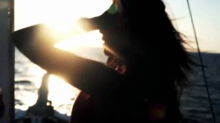 Gönül & Hazel - Aldırma Bana - Official Music Video
