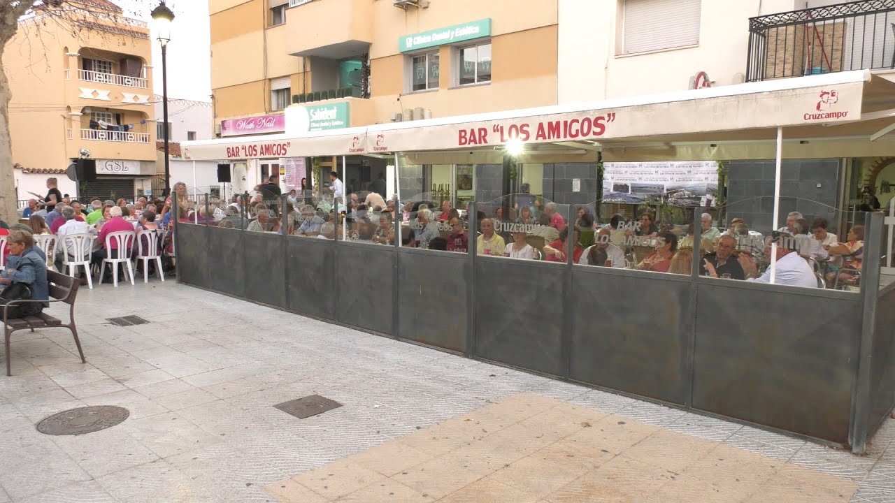 Los pensionistas disfrutan de una veraniega velada