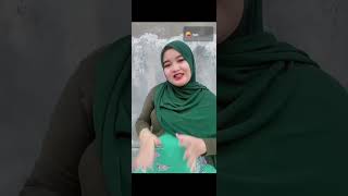 Download lagu Beautiful pregnant woman with a big belly in hijab mp3