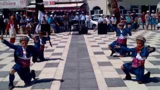 preview picture of video 'Çandarlı Belediyesi Çocuk Halk Dansları Topluluğu -Mordoğan Gösterisi'