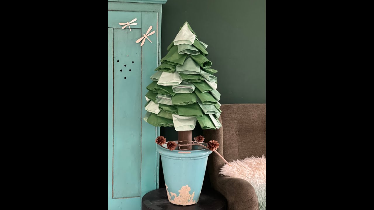 DIY Bastelset kleiner Weihnachtsbaum aus Papiertüten ohne Stamm