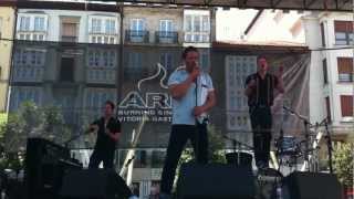 Dick Brave &amp; The Backbeats. This Girl is Trouble + Rolling In The Deep (Live in Vitoria)