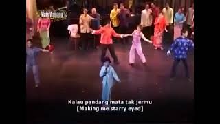 Download lagu A Magnificent Performance From This Sensational  Nyonya Troupe - Main Wayang mp3