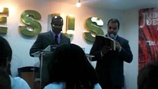 preview picture of video 'ir joão a pregar em  inglês e o pastor jefferson a traduzir'