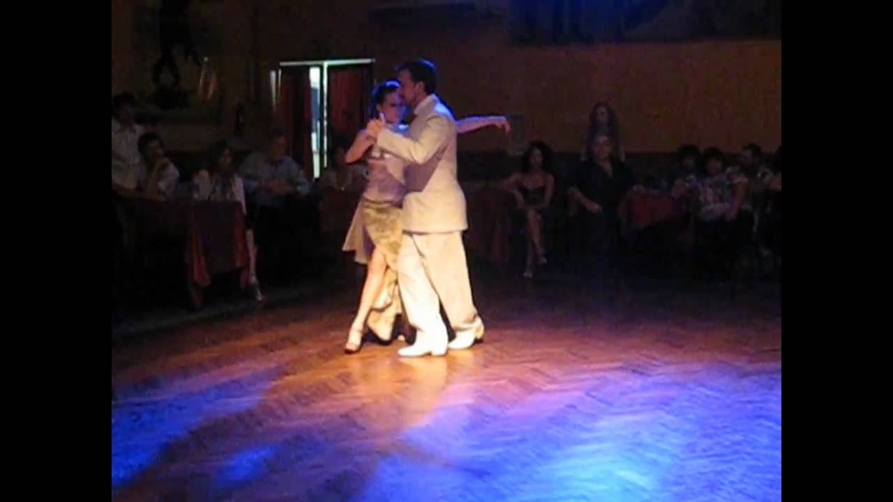 Alejandro Hermida y Paula Ballesteros en Salón Canning - febrero 2011, Parte 3