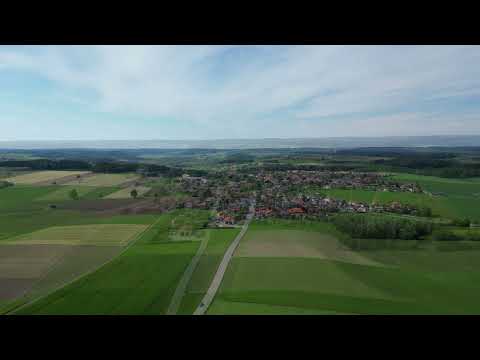 Oberbayern von oben - Der Ortsteil Hohenthann der Gemeinde Tuntenhausen im Landkreis Rosenheim