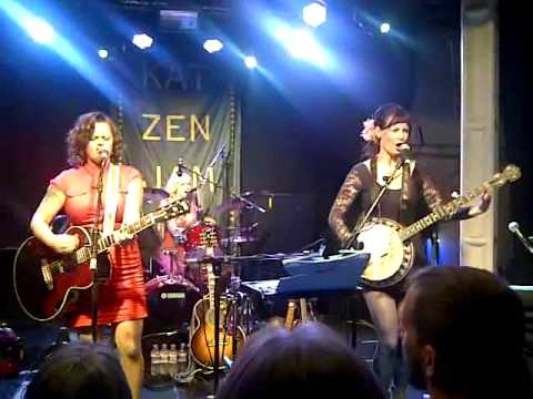 Katzenjammer in London on 23 May, 2012 - A Kiss Before You Go and Ouch