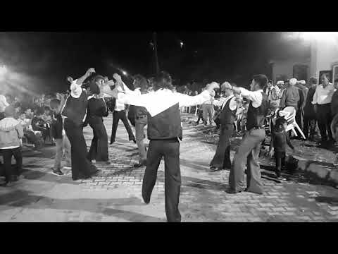 Dadak köyü yıl 1980               desekde   inanmayin giyim kuşam 80 li yıllar olsada