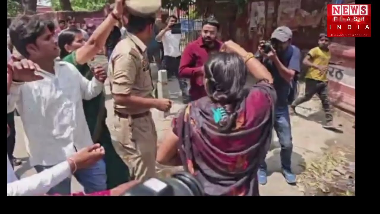 मेरठ: पुतला दहन से रोका तो उछाल दी दरोगा जी की टोपी, बेबस नजर आई पुलिस