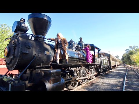 Back To The Future 3 Celebration - Riding On The Train & Time Machine Delorean on Tracks