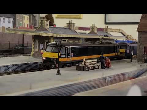 4M25 - DB90s - Bumblebee1 and DB Blue (90026 and 90034) testing on WHM ahead of MT3 - Meyrick Road