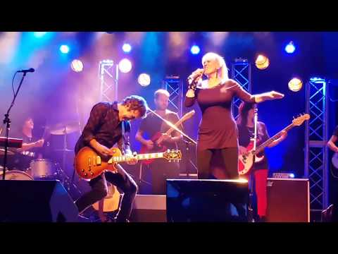 VALERIA LYNCH...Desconfio...LaTrastienda... en vivo. 2018 HD.