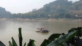 2015-03-06 Ferry crossing the Mekong, Luang Prabang