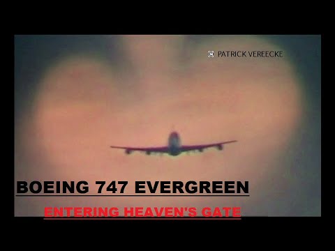 Boeing 747-121 Evergreen , ENTERING HEAVEN'S GATE , Ostend AIRPORT  2004