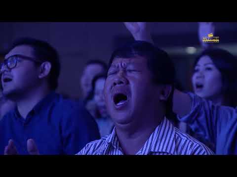 Ku Masuk Ruang Maha Kudus by Wanda Luhukay