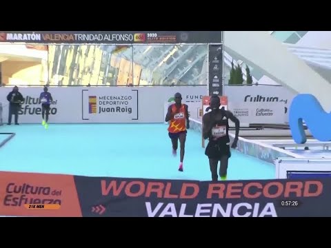 ハーフマラソンの世界記録をケニア人ランナーが破る (Half marathon world record smashed as Kenyan runners dominate)