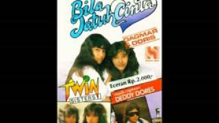 Download lagu Twin Sister Bila Jatuh cinta mp3 Download lagu Twin Sister Bila Jatuh cinta mp3