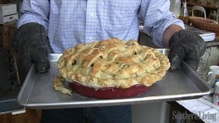 preview picture of video 'Making Apple Pie at PieLab in Greensboro, AL - Off the Eaten Path'