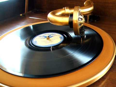 Victor Credenza plays Wilf Carter "I'm gonna ride to heaven on a Streamline Train" 1935