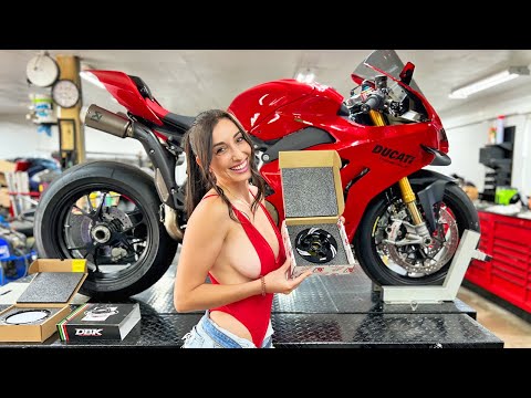 Gorgeous Clear Clutch Cover for our 2023 Panigale V4!!!