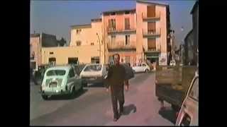 preview picture of video 'Fondi, 1985, Piazza Porta Vescovo.'