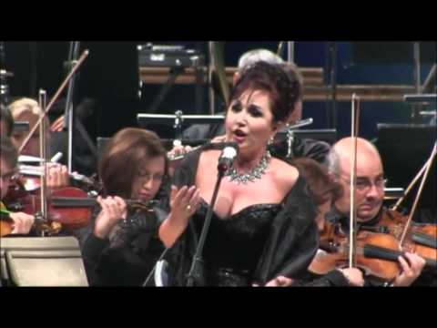 TOSCA -G.Puccini- Vissi d'arte - Elena Mosuc, OPERFADO Opera Romana Iasi, 14.09.2014