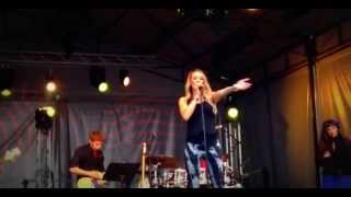 stukje Glennis Grace live met feestband Boston Tea Party