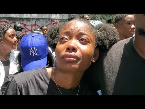 Zamy Wanderson's mother and brother are inconsolable in front of the Ministry of National Educati...