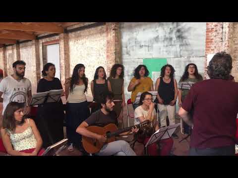 Coro Orchestra Arci Tavola Tonda con Ambrogio Sparagna