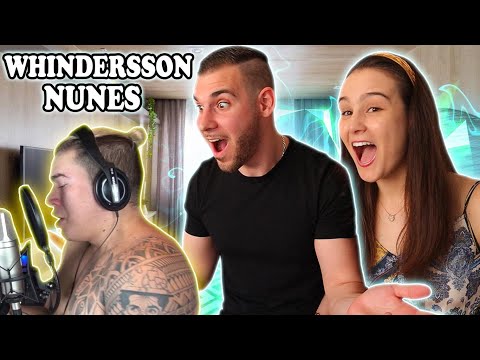 AMERICANO reage ao WHINDERSSON imitando CANTORES Famosos em INGLÊS (ficou igual?)