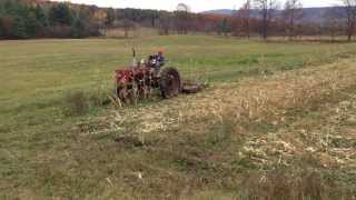 preview picture of video '1946 Farmall H - Mowing Corn Stalks'