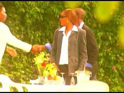 Mc Roger feat. Lizha James - De amor vive o Homem (Video Oficial)