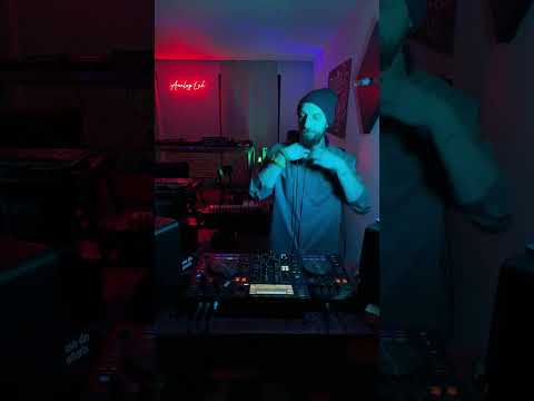 SYNS at the @Analog_Lab to make you dance on some Dubstep / UK grime ❤️ #dj