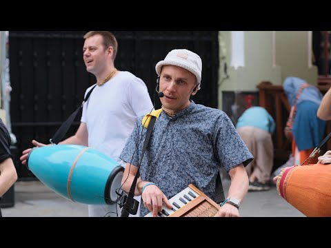 Janardana prabhu - kirtan in Crimea
