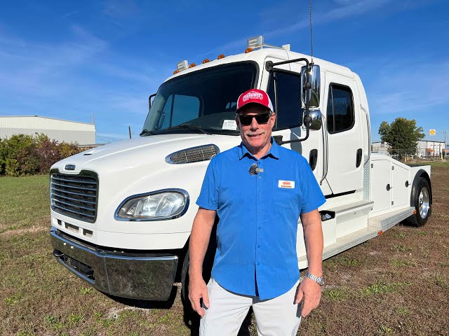 Preview image of 2015 Freightliner Summit Hauler M2 106 (11U232172) youtube video