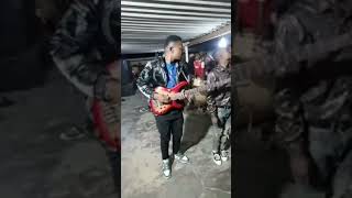 Download lagu Simon Mutambi kissed on stage mp3