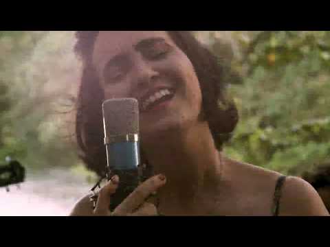 Claudia y La Onda - Hay días en que sueño  (Video Oficial)