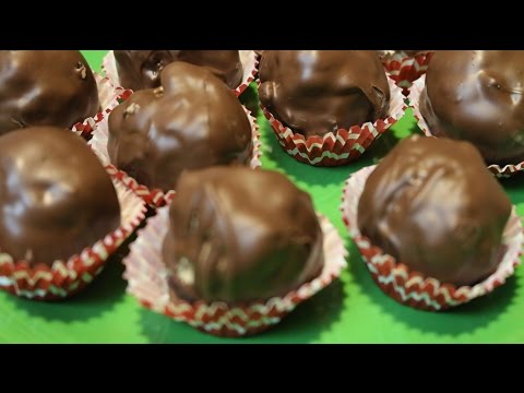 チョコレートで覆われたピーナッツバタークランチボール (Chocolate Covered Peanut Butter Crunch Balls)