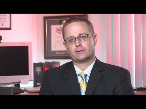 What is the legal definition of 'qualified privilege' in defamation cases?