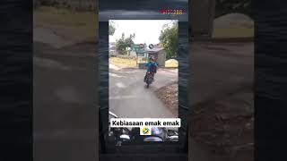 Download lagu raja jalanan||sen kiri belok kanan🤣🤣🤣😭 #viral #viralvideo #randomparatolol #ngakak #funny mp3 Download lagu raja jalanan||sen kiri belok kanan🤣🤣🤣😭 #viral #viralvideo #randomparatolol #ngakak #funny mp3