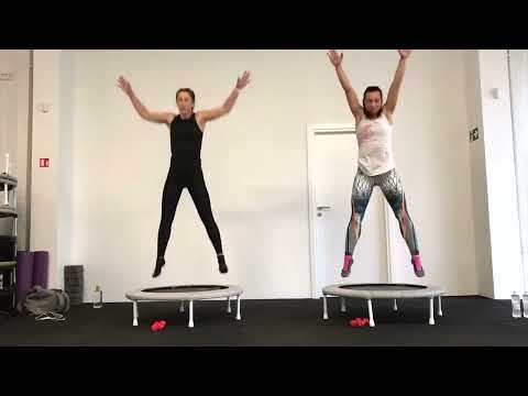 TRAINING on mini trampoline with small weights/TRENING na mini trampolinu s bučicama
